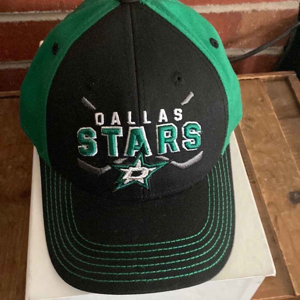 Dallas Stars youth hockey hat . Adjustable size
